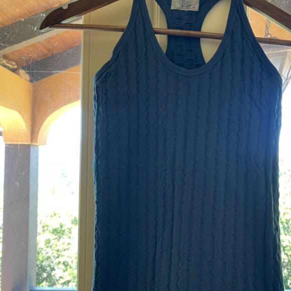 Lululemon tank - Picture 2 of 4
